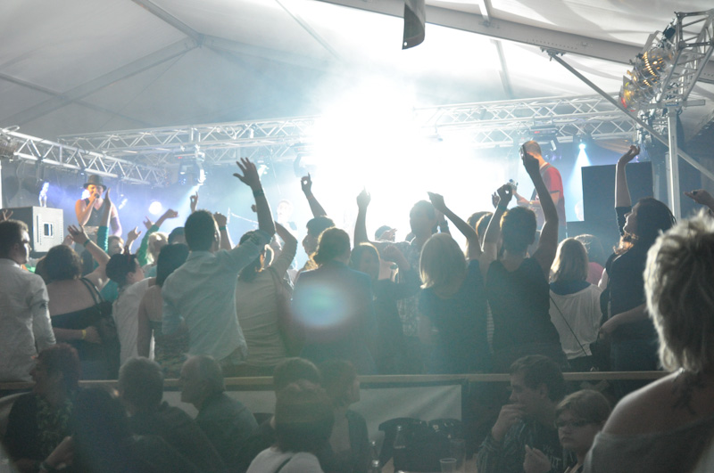 Bombenstimmung beim Römerfest Kematen mit der Showband Flash