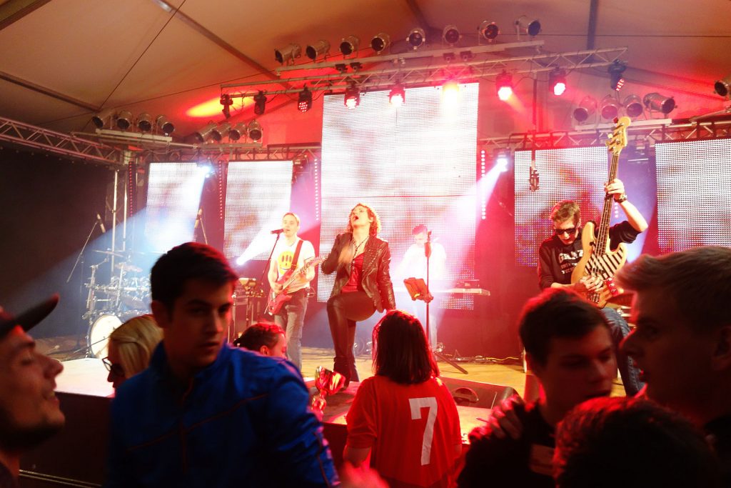 Coverband Flash gibt Vollgas am Sportlerfest Arbesbach