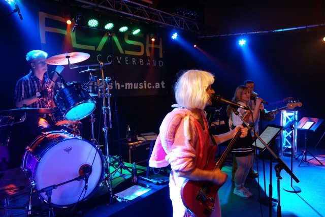 Coverband Flash live am Lumpenball Schalchen